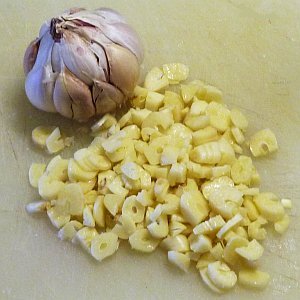 Sliced garlic